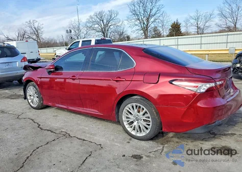 2018 Toyota Camry L z USA, uszkodzony, nr VIN 4T1B11HK9JU612673